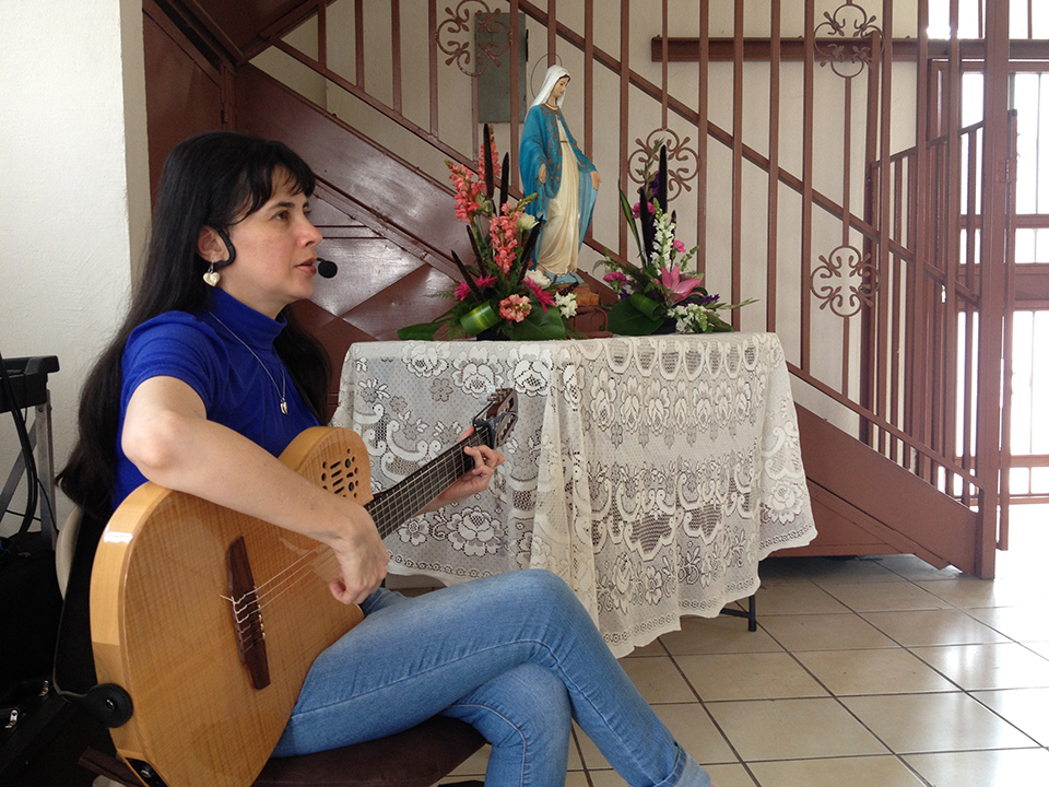 Canto en actividades religiosas Ministerio de Silvia Rodriguez